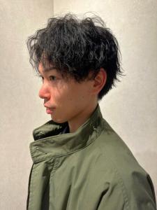 ツイストスパイラルパーマ　センターパート　黒髪　ツーブロック - Men's Salon bloc掲載