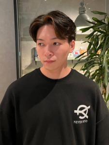 センターパート　ツーブロック　メンズショート　ブラウンカラー - Men's Salon bloc掲載