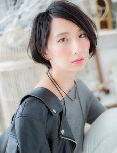 アシンメトリー黒髪耳かけミニボブショート　グレージュアッシュ - mod's hair【モッズヘア】越谷/越谷西口店掲載