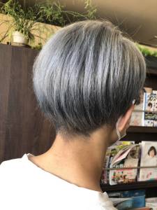 ブリーチ2回　オンカラーシルバー - AURA 仙台若林店【オーラ】掲載