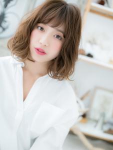 インナーカラーくせ毛風小顔エアリーミディ　アッシュオリーブ - mod's hair【モッズヘア】越谷/越谷西口店掲載
