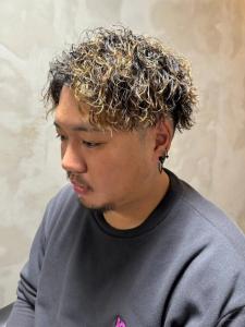 ツイストスパイラルパーマ　ツーブロック　メッシュカラー - 完全個室 THIS IS BARBER 3rd掲載