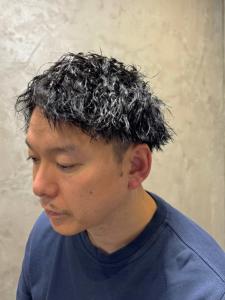 ツイストスパイラルパーマ　黒髪　ツーブロック　束感　爽やか - 完全個室 THIS IS BARBER 3rd掲載