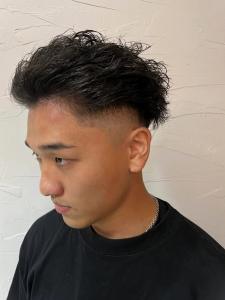 ツイストスパイラルパーマ　アップバング　フェードカット　黒髪 - THIS IS BARBER 2nd掲載