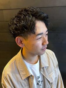 ツイストスパイラルパーマ　アップバング　束感　メンズショート - THIS IS BARBER 2nd掲載