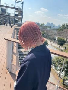 大人ガーリー切りっぱなしマッシュボブハイトーンカラー - BEAUTECONCIER掲載