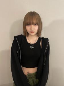 グレーベージュ レイヤー前髪パーマ アッシュブラック - ARCANA 明治神宮前 表参道 原宿掲載