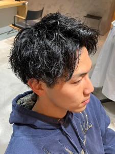 アップバング　ツイストスパイラルパーマ　束感　黒髪　メンズ - Men's Salon bloc掲載