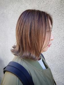 【マノハル スタイル】切りっぱなしボブ×白髪ぼかしハイライト - MANOHARU掲載