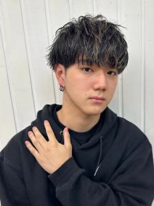 メンズカットハイライトマッシュパーマウルフアッシュブラック - N° anfeel 渋谷掲載