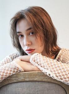 大人ガーリーミディアムレイヤー外ハネロブ20代30代 - hair garden Rold掲載