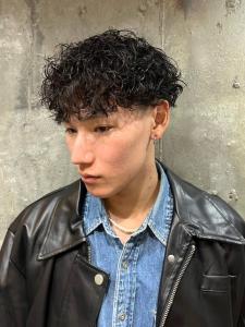 刈り上げ　外国人風　スパイラルパーマ　爽やか　束感　黒髪 - MEN'S SALON alfRed 瑞穂店掲載