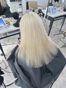 シルキーホワイトカラーロングレイヤー10代20代30代所沢 - agir hair 所沢 【アジールヘア】 所沢プロペ通り店掲載