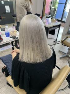 ホワイトシルバーベージュ切りぱっなしボブ所沢東久留米 - agir hair 所沢 【アジールヘア】 所沢プロペ通り店掲載