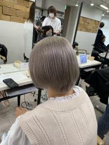 グレーシルバーショートボブツヤ感10代20代30代所沢 - agir hair 所沢 【アジールヘア】 所沢プロペ通り店掲載