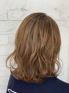 ミルクティーベージュカラーミディアムレイヤー所沢小手指 - agir hair 所沢 【アジールヘア】 所沢プロペ通り店掲載