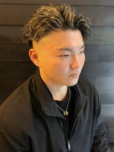 波巻きパーマ　ハイライト　スキンフェード　アップバング - THIS IS BARBER 2nd掲載