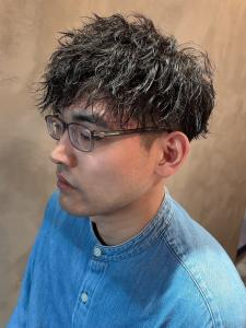 ツイストスパイラルパーマ　ツーブロック　ビジネスヘア - 完全個室 THIS IS BARBER 3rd掲載