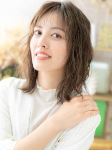 抜け感ウェットヘア小顔波巻きエアリーミディ　カーキベージュ - COVER HAIR bliss 北浦和西口店【カバー ヘア ブリス】掲載