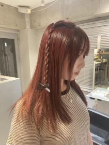 黒髪グレーベージュレイヤーロング前髪パーマ アッシュブラック - ARCANA 明治神宮前 表参道 原宿掲載