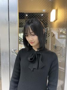 黒髪グレーベージュレイヤーロング前髪パーマ アッシュブラック - ARCANA 明治神宮前 表参道 原宿掲載