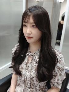《韓国ヘア》ダークブラウン×韓国風アレンジ - tocca hair＆treatment by Rium掲載