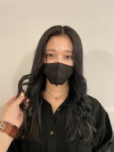 黒髪グレーベージュレイヤーロング前髪パーマ アッシュブラック - ARCANA 明治神宮前 表参道 原宿掲載