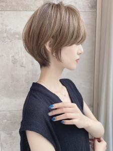 ショートボブ髪型30代40代50代前髪あり前髪なし面長畠田 - &STORIES掲載