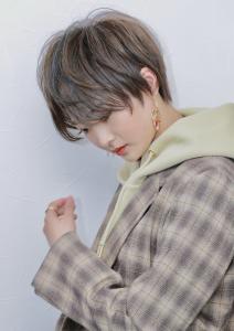 白髪ぼかしハイライトローライトベリーショート - プランツヘアー博多掲載
