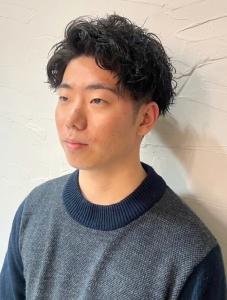 ツーブロック黒髪　ナチュラル　ニュアンスパーマ　アップバング - THIS IS BARBER 2nd掲載