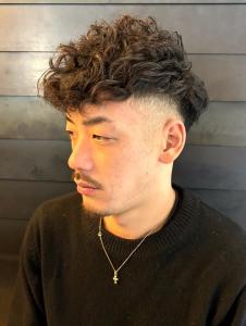 ツーブロック　スペインカール　黒髪　緩めパーマ　ストリート - THIS IS BARBER 2nd掲載