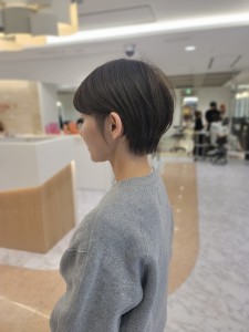 コンパクトショート×グレージュカラー - e.m.a PREMIUM BEAUTY SALON掲載