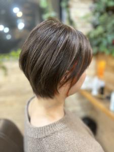 ショートヘア、インナーカラー