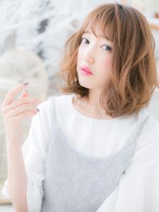 斜めバングインナーハイライトくせ毛風ミディ　ベージュピンク - mod's hair 越谷西口店【モッズヘア】掲載