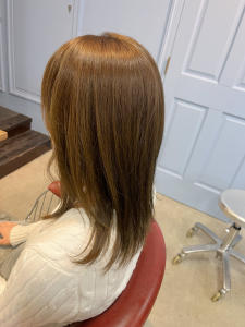 マットベージュ×ミディアムレイヤー - Lourdes hair design掲載