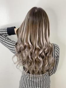アッシュ系ハイライト - Bulansis Hair掲載