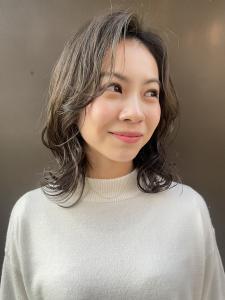 センターパートで大人スタイリング - プランツヘアー博多掲載