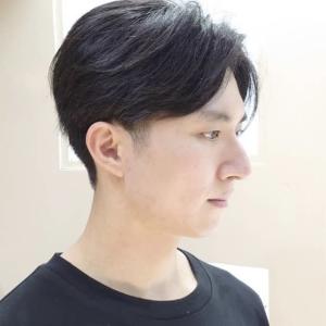 柔らかセンターパートに流れるワンカール流しパーマ - HEAT by UNCUT＆LOUNGE掲載