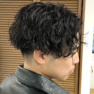 センターパートツイストスパイラルパーマ - LOUWE by fifth立川北口［メンズサロン]掲載