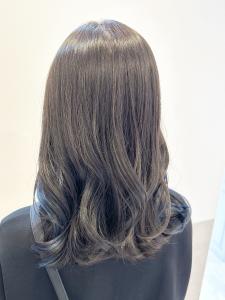 アッシュグレージュ×イヤリングカラー【ブルー】/各務原 - 全席個室型美容室 GALLARIA Elegante各務原店掲載
