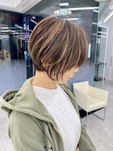 ショートカットショートボブ前下がりボブくびれショート30代 - Brown掲載
