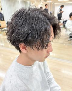 【センターパートかき上げヘア】ツイストスパイラルパーマウルフ - unique x KENJE 町田掲載