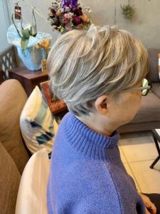 白髪を活かすヘアカラー