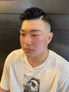 サイドパート　黒髪　スキンフェード - THIS IS BARBER 2nd掲載