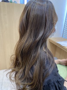 ★美髪カラー★垢抜けロングの秘密はトリートメント+ハイライト - u'i by first北四番丁掲載