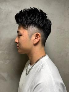 ツーブロック　サイドパート　黒髪ショート - 完全個室 THIS IS BARBER 3rd掲載