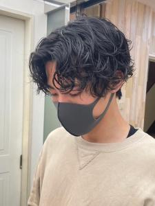 メンズスパイラルパーマ爽やか前下がりセンター - newi 所沢掲載