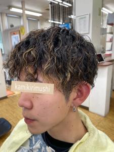 ツイストスパイラルパーマ - CUT CLUB 髪切虫掲載