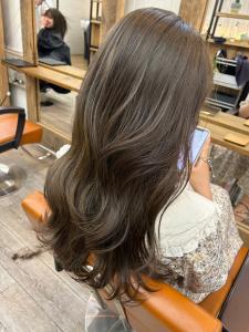 大人レイヤー韓国くびれヘア波巻きウェーブオリーブベージュ立川 - newi saLyu 立川掲載