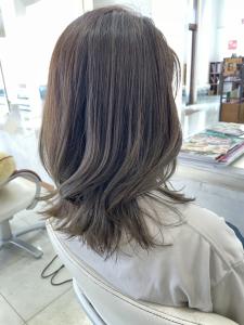 セミロング　ヘアスタイル